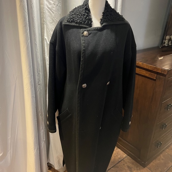 WINTER COAT - Picture 2 of 8